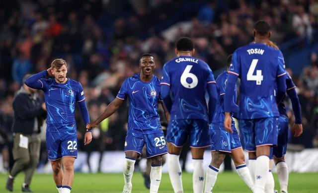 OEHRq, 博纳诺特, 人无法出场